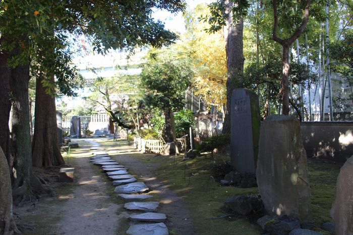 境内の石畳