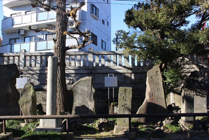 白髭神社の石碑
